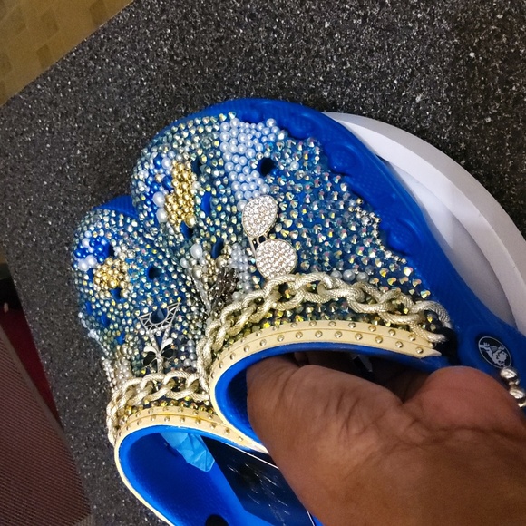 Women & men blingout Crocs by Karolyn b from the 💋💐BOUTIQUE NightCAP - Picture 3 of 7
